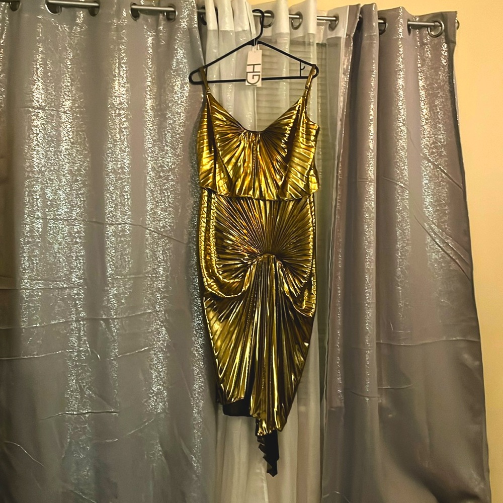 Vibrant metallic gold. Size 16 purchase tags & receipt available awesome dress